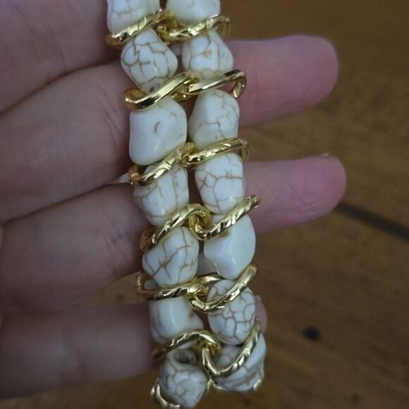 Stone bead stretch bracelet white and gold - Picture 9 of 9